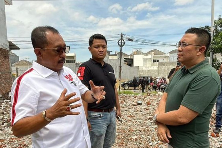 Kantor Ormas MADAS di Surabaya Digeruduk Warga Usai Diduga Jadi Dalang Pengusiran Paksa Rumah Nenek Elina, Begini Faktanya! 