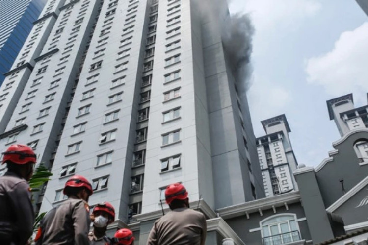 Kebakaran Apartemen Mediterania Jakarta Barat Hari ini, 20 Penghuni Dilarikan ke RS Akibat Hirup Asap Tebal