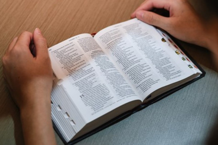 Bacaan Alkitab Hari Ini 25-26 Oktober 2025 : Tesalonika 5:9-10 dan Mazmur 4: 8 - 127:2 Tentang Rasa Syukur