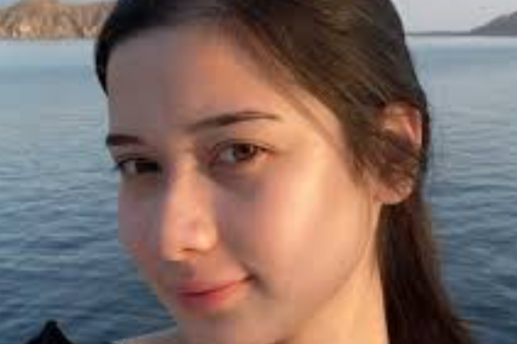 Viral! Profil dan Biodata Iris Wullur TikTokers yang Sering Unggah Video Bersama Asisten Rumah Tangganya