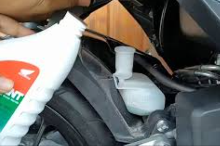 Cara Mengganti Air Radiator Motor Matik Honda Vario Agar Tarikan Mulus, Bisa Dilakukan Sendiri
