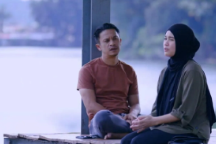Mutiara Dalam Debuan Kabus Episode 15 Subtitle Indonesia, Fitnah Terus Menerus Membuat Aslin Semakin Tertekan Tinggal di Rumah itu