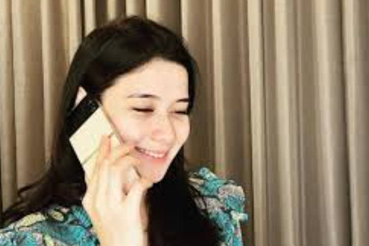 Iris Wullur Viral Dijuluki Ibu Tercantik di TikTok, Ternyata Anaknya Sudah Tiga!