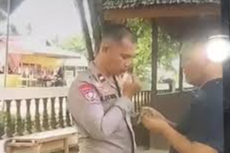 Video Viral 3 Polisi Dihukum Makan Rumput Karena Terlambat Mengikuti Apel Di Kabupaten Pohuwato, Gorontalo 