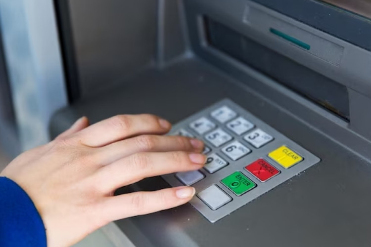 Waspada! Modus Ganjal ATM Sindikat Pencurian Uang Makin Marak, Cek di Sini Cara Mengatasinya Biar Saldo Aman Sentosa