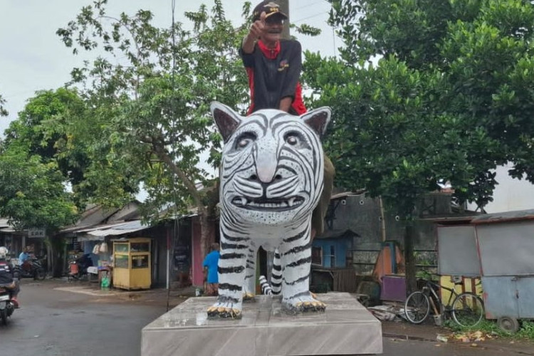 Viral di TikTok! Patung Macan Putih di Kediri Ramai Jadi Spot Foto Gara-Gara Disebut Mirip Zebra