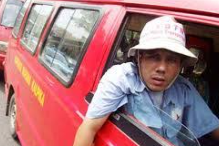 Sopir Angkot Adalah Contoh Pekerjaan yang Menghasilkan? Ternyata Begini Jawabannya!