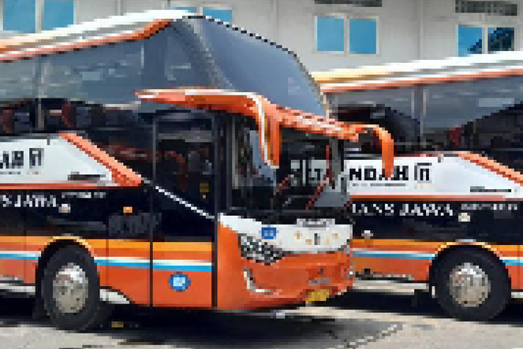 Viral di Medsos!! Aksi Berbahaya Sopir Bus Rosalia Indah yang Ugal-ugalan di Tol Berujung Pemecatan