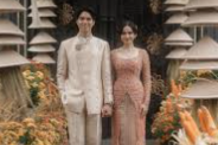 El Rumi Melamar Kekasihnya, Syifa Hadju! Inilah Fakta Dibalik Romantisnya Moment Penting Mereka Berdua