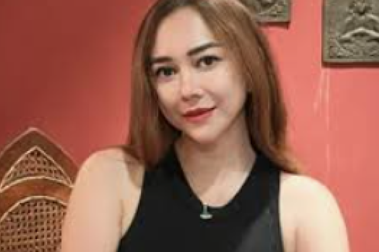 Lagi Panas–panasnya! Aura Kasih Kembali Viral, Aksi Terbarunya Jadi Bahan Perdebatan Netizen 