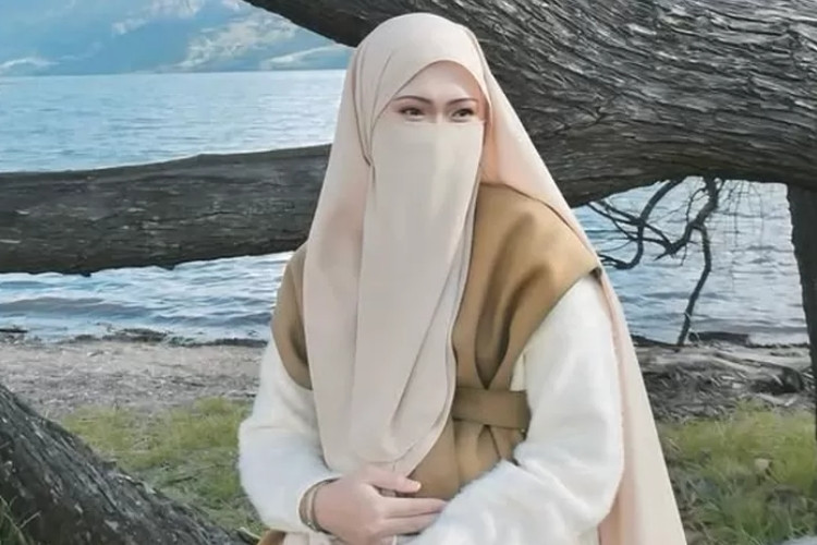 Profil dan Biodata Farah Fakhira Penulis yang Kisah Cintanya Penuh Rintangan, Jadi Teladan Untuk Kaum Muda