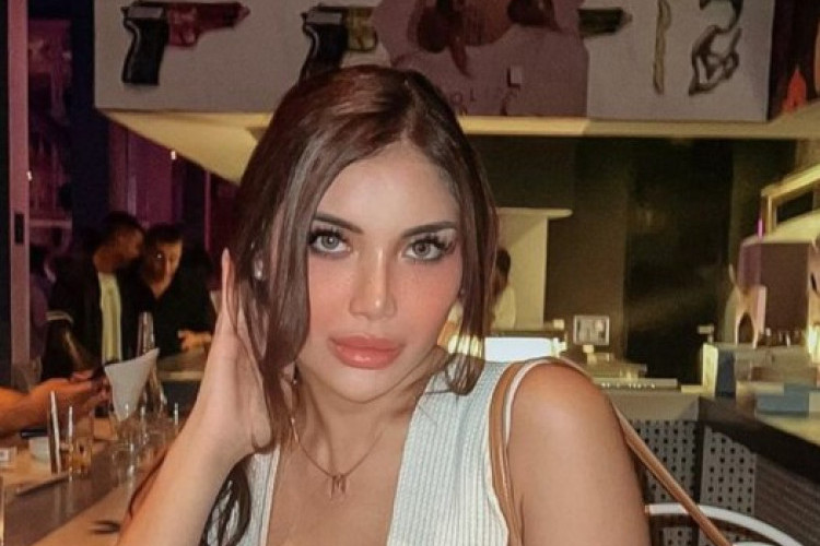 Viral! Geger Foto KTP Millen Cyrus dengan Full Makeup, Status 'Legal' Jadi Sorotan