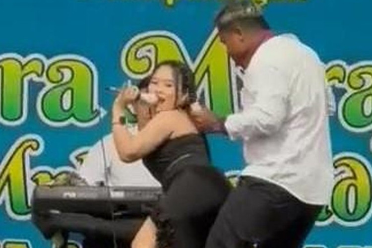 GEGER! Aksi Biduan Joget Erotis di Panggung Acara Isra Mikraj di Banyuwangi, Begini Kata MUI