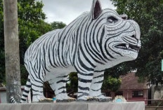 Patung Macan Putih Balongjeruk Kediri VIRAL di Media Sosial Warga Sampai Rela Mengantri Demi Bisa Berfoto