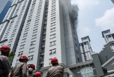 Kebakaran Apartemen Mediterania Jakarta Barat Hari ini, 20 Penghuni Dilarikan ke RS Akibat Hirup Asap Tebal